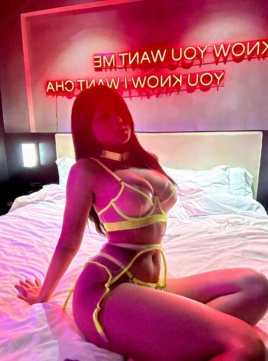 柒柒还活着 – 黄色吊带比基尼【5P】